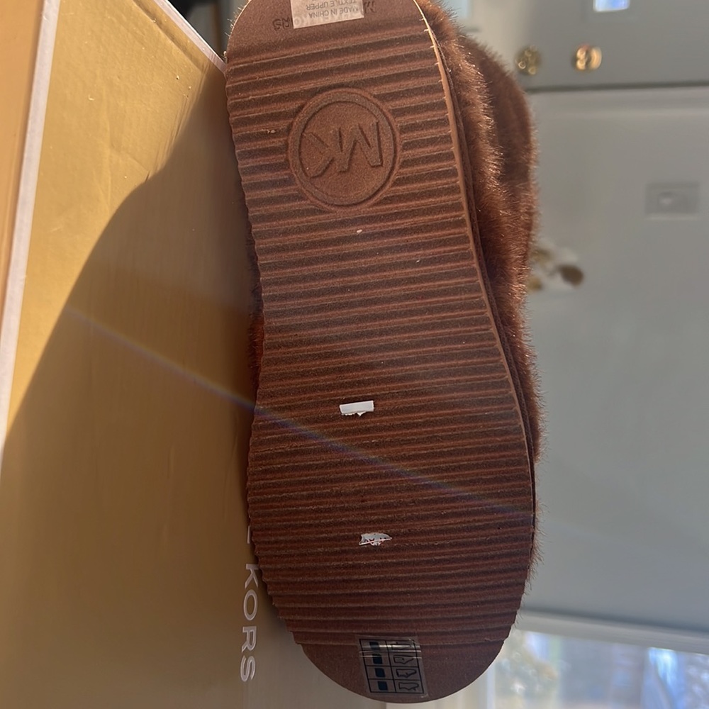 Michael Korda faux boots - Picture 3 of 7